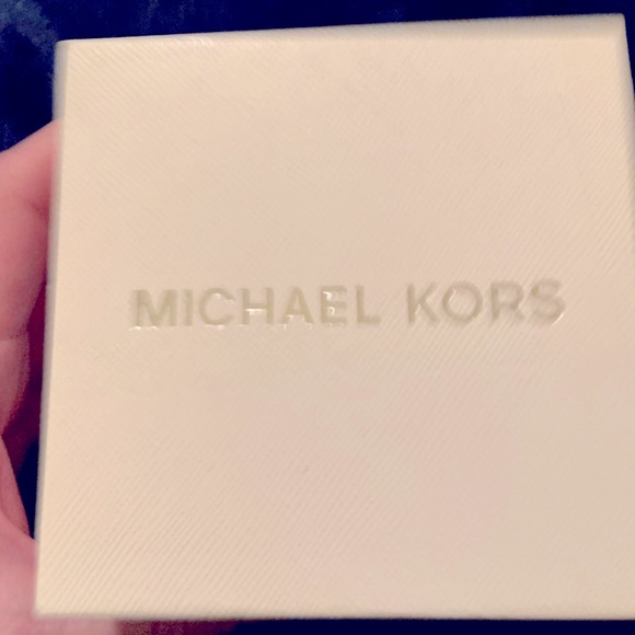 Michael Kors watch. NIB~never worn. Excellent condition. - Picture 4 of 5